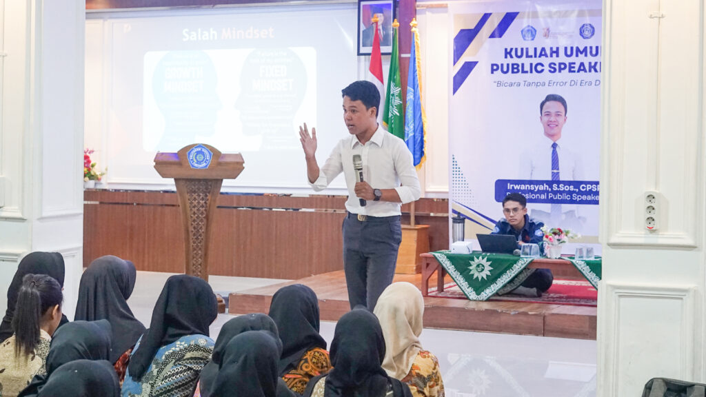 Kuliah Umum Public Speaking: Membangun Kepercayaan Diri dan Kompetensi Mahasiswa